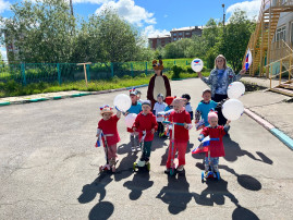 В честь этого праздника дети группы «Домовята» провели самоката пробег В честь этого праздника дети группы «Домовята» провели самоката пробег.