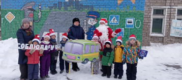 Взаимодействие с ГИБДД "Дорожная декада" отряд ЮИД Взаимодействие с ГИБДД "Дорожная декада" отряд ЮИД.