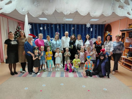 «Коляда-коляда, отворяй ворота». «Коляда-коляда, отворяй ворота».